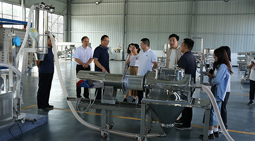 【顶端新闻】数智赋能新乡造，看新乡如何打响产业转型新名片